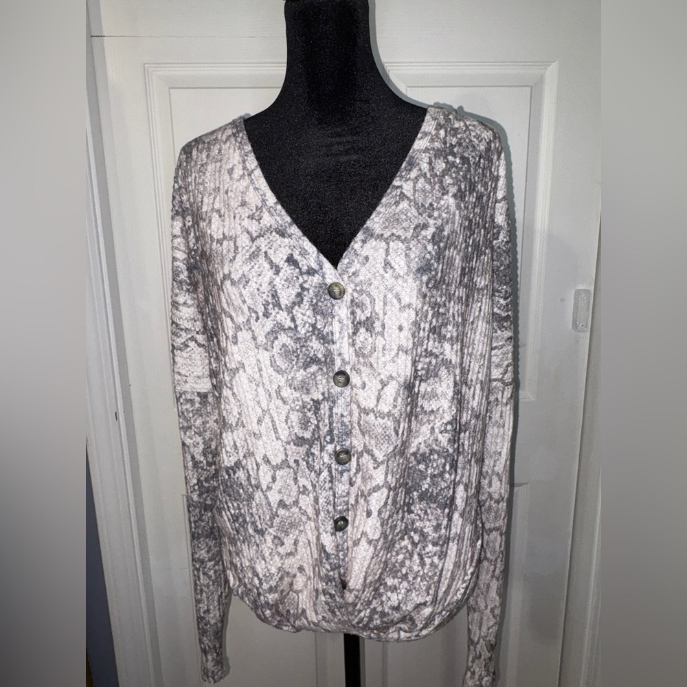 Daytrip Gray and White Button Down Top